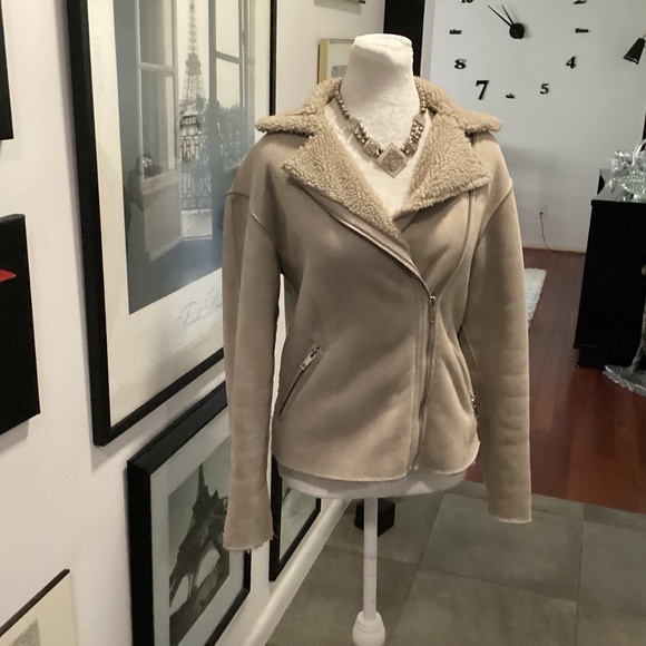 H&M a cutest suede jacket ever. Lined size 2 tan color zippered - Picture 1 of 11